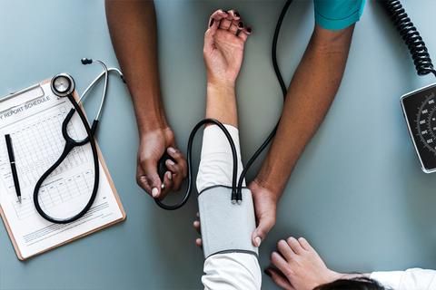 من يحتاج إلى فحوصات ما قبل التوظيف؟